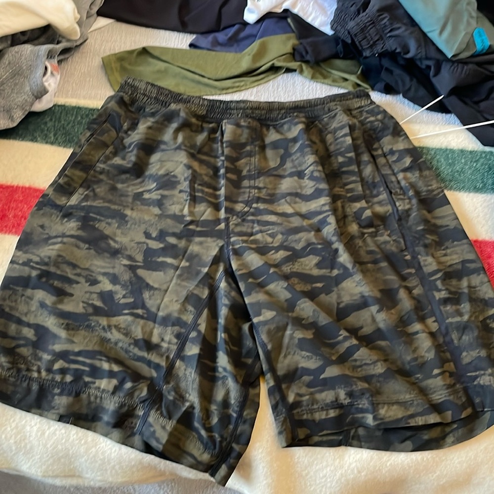 Lululemon pace breaker 9’’ short with liner